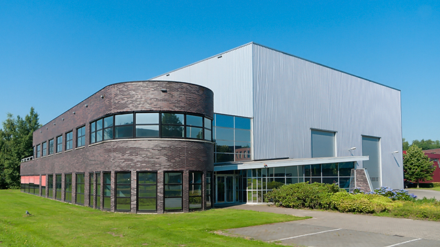 Budowa magazynu tanio i profesjonalnie - magazyn z biurem Budowa magazynu tanio i profesjonalnie